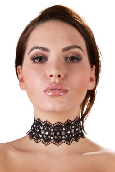 Stickereihalsband mit Strass 