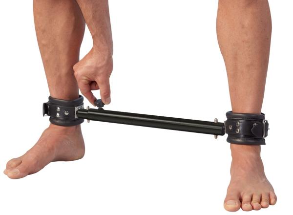 ZADO Spreizstange mit Fesseln aus Leder 